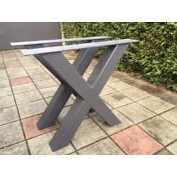 IJzeren kruispoot tafel